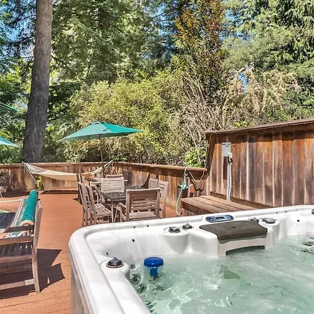 Lovely Tudor Home With Pool & Spa Near Russian River